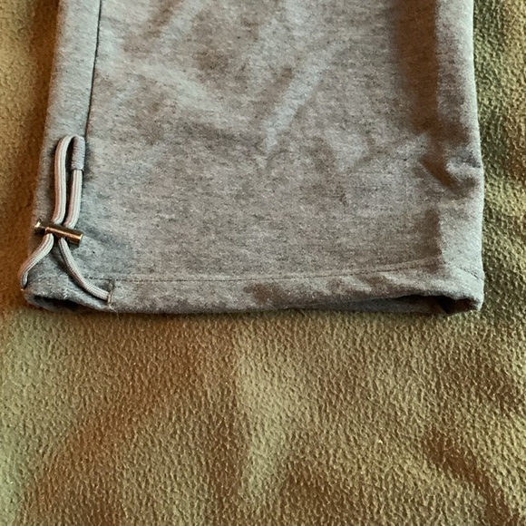 Trend men’s gray cargo sweatpants. Size XXL. Drawstring. Back pocket on right - Picture 6 of 9